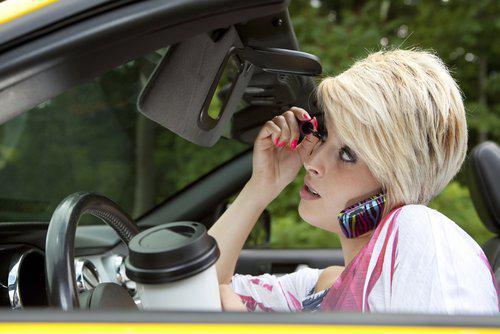 Proving Negligence in Distracted Driving Cases Wisconsin personal injury attorney, Wisconis accident lawyer, texting and driving